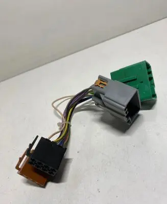 Volvo S40, V40 EUR ISO radio connector 