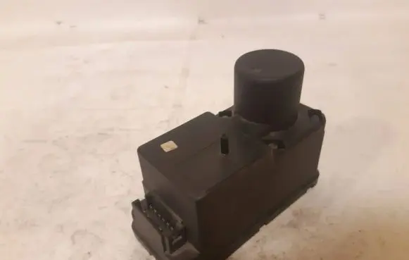 Volkswagen Golf III Central locking vacuum pump 357962257