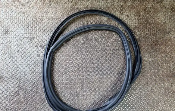 Dodge Durango III Trunk rubber seal (body) 55399175AE
