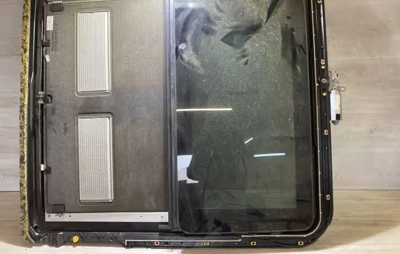 Mercedes-Benz CLS C219 Sunroof set A2197800029