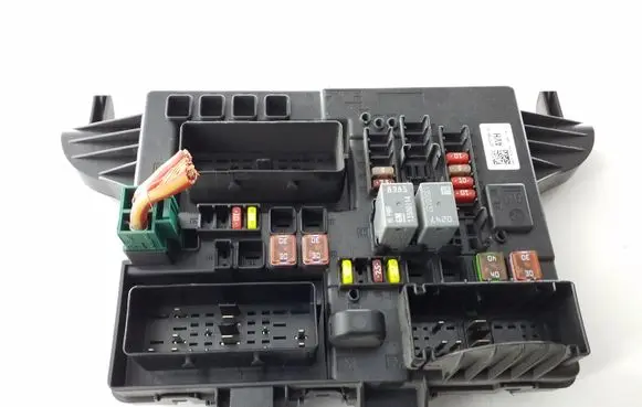 Opel Insignia A Fuse module 2273776603 22737766