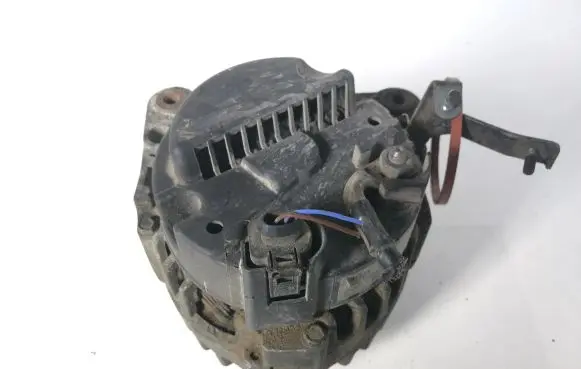 Volkswagen Polo Generator/alternator 03D903025J