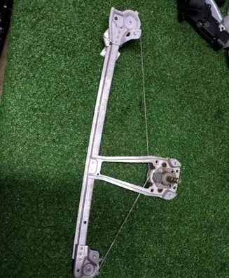 Rear door manual window regulator