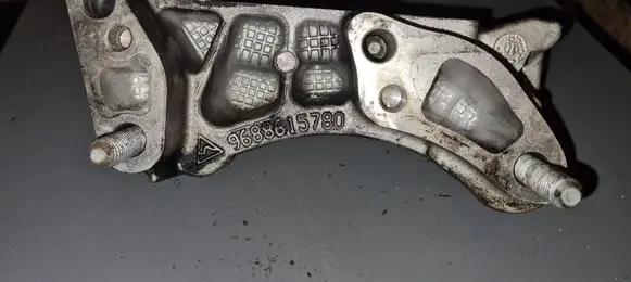 Ford Focus Engine mounting bracket 9688615780