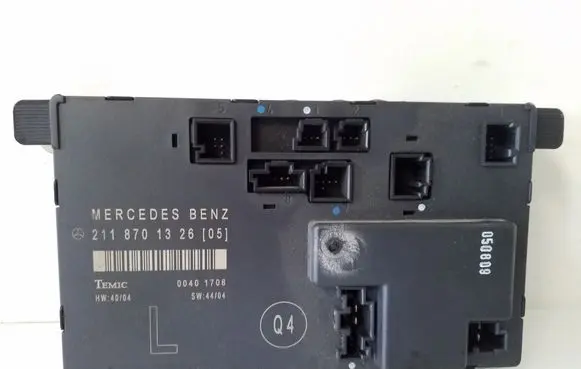 Mercedes-Benz E W211 Door control unit/module 2118701326
