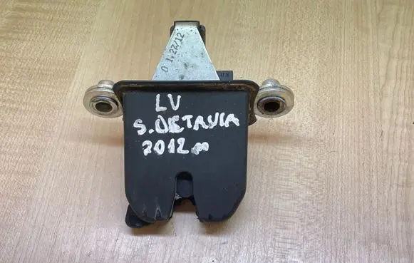 Skoda Octavia Mk2 (1Z) Tailgate/trunk/boot lock/catch/latch 1Z5827501E