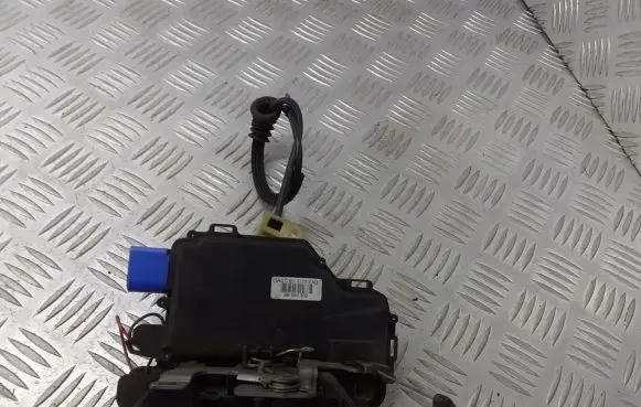 Seat Ibiza III (6L) Front door lock 837015AQ