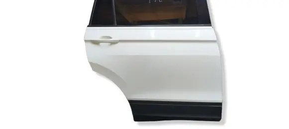 Volkswagen Tiguan Allspace Rear door 
