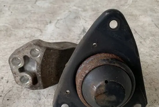 KIA Ceed Engine mounting bracket