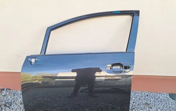 Toyota Verso Front door