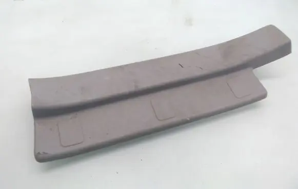 Nissan X-Trail T30 Rear sill trim cover H6115452400