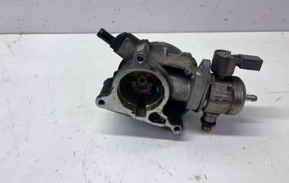 Volkswagen Tiguan Fuel injection high pressure pump 06H127025H