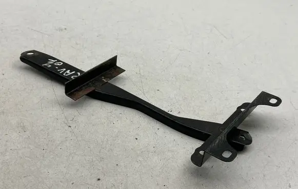 Toyota RAV 4 (XA30) Battery bracket 