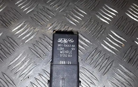 Glow plug pre-heat relay