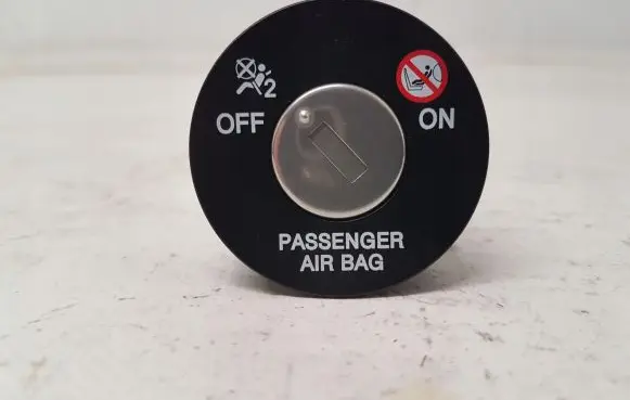 Hyundai i30 Passenger airbag on/off switch 