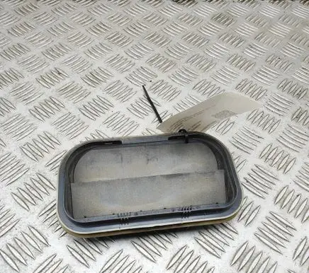 Jaguar XJ X350 Quarter panel pressure vent YF1A54280B62AE