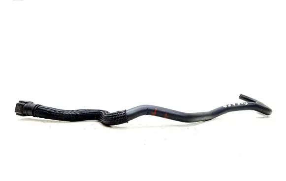 Volkswagen PASSAT B8 Engine coolant pipe/hose