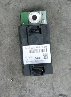 Mercedes-Benz S W221 Aerial antenna amplifier A2218201889