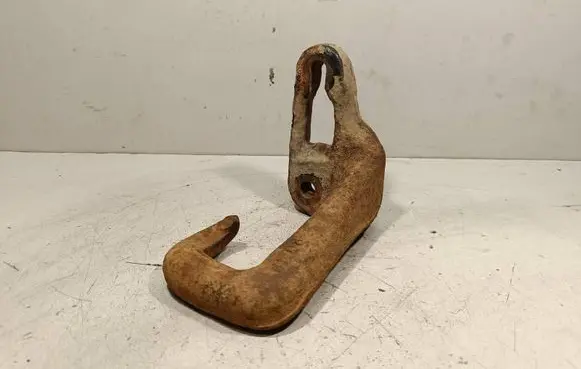 Nissan Navara D40 Tie down hook / loop 