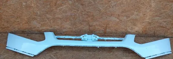 Front bumper lip