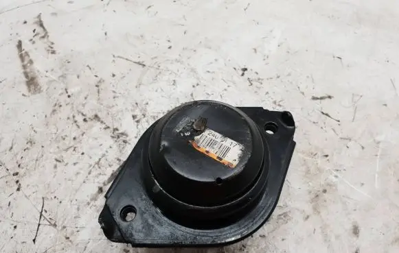 Mercedes-Benz ML W164 Engine mount bracket 2405017