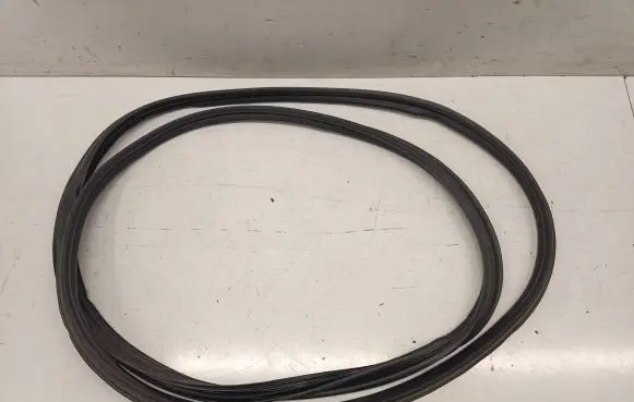Nissan Qashqai J12 Trunk rubber seal (body) 