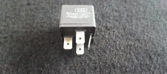 Volkswagen PASSAT B5.5 Other relay 8D0951253A 373