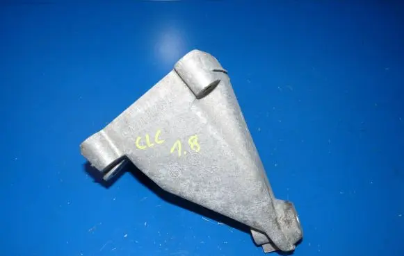 Mercedes-Benz CLC CL203 Engine mounting bracket A2712230904