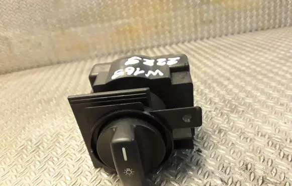 Mercedes-Benz A W169 Light switch 1695453004 A1695453004