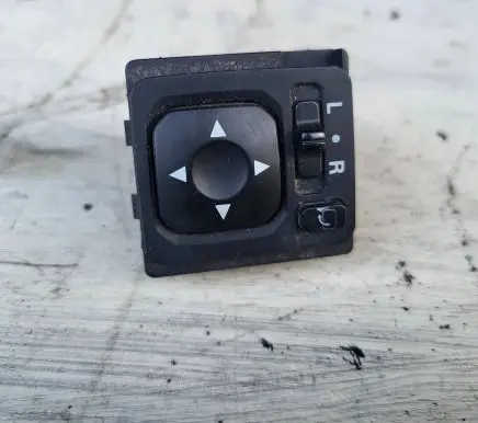 Mitsubishi Grandis Wing mirror switch 183569