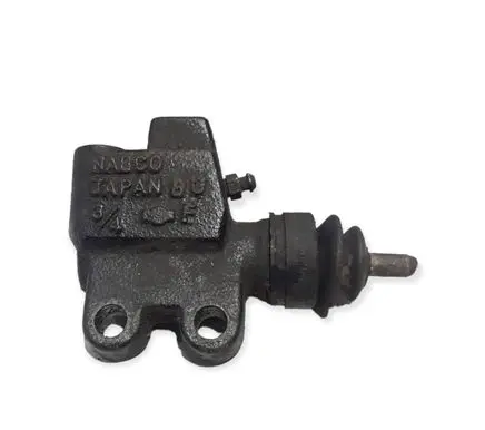 Nissan X-Trail T30 Clutch slave cylinder 
