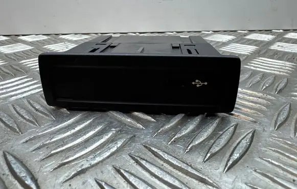 Mercedes-Benz GLE W167 USB socket connector A1678201402
