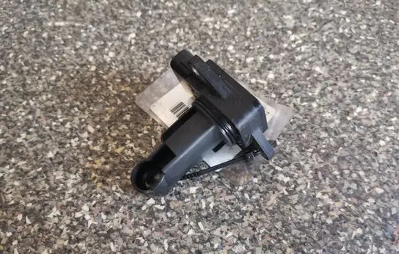 Toyota RAV 4 (XA20) Mass air flow meter 2220422010 1974002030