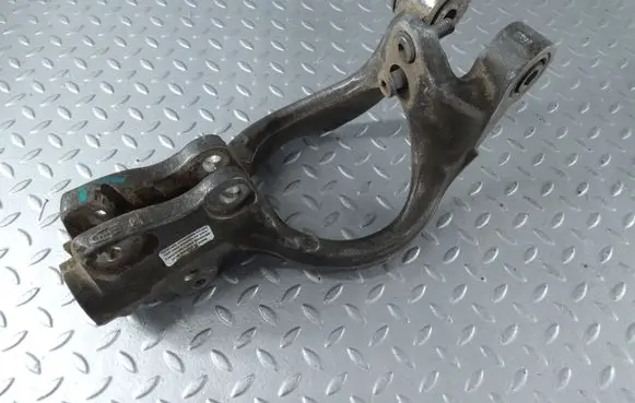 Cadillac XTS Lower shock absorber bracket 23189140