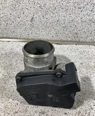 Audi A4 S4 B7 8E 8H Throttle valve 06F133062E