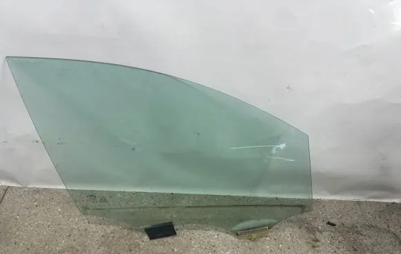Hyundai Santa Fe Front door window glass four-door
