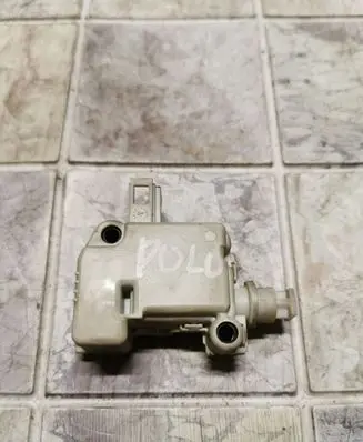 Volkswagen Polo IV 9N3 Tailgate boot lock/latch motor 3B0959781C