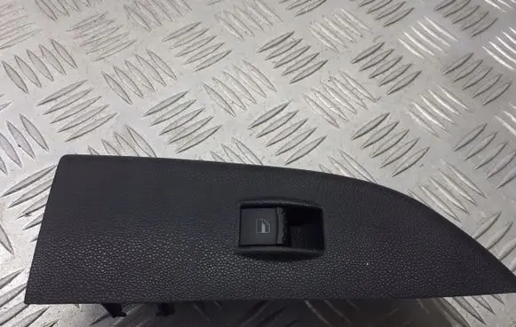 Skoda Fabia Mk2 (5J) Quarter vent window switch 6Y1867228