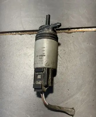 BMW 5 E60 E61 Windscreen/windshield washer pump 6934159