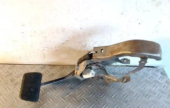 Toyota RAV 4 (XA40) Brake pedal 