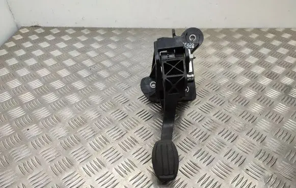 Opel Corsa F Clutch pedal 9824263080