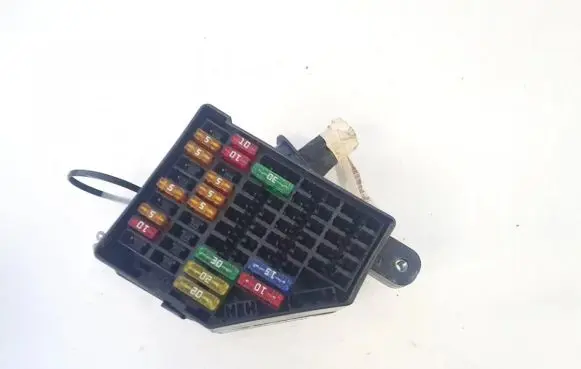 Volkswagen PASSAT B6 Fuse box set 2060537065
