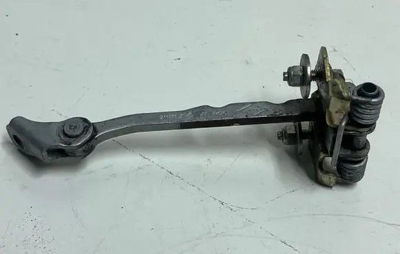 Renault Trafic II (X83) Front door check strap stopper 311823