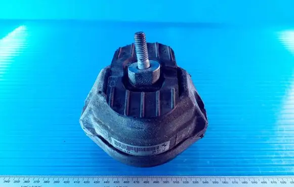 BMW 5 E60 E61 Engine mount bracket 159346 586310D
