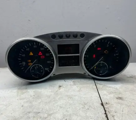 Mercedes-Benz ML W164 Speedometer (instrument cluster) A2519003300 ZGS001 A2C53361677