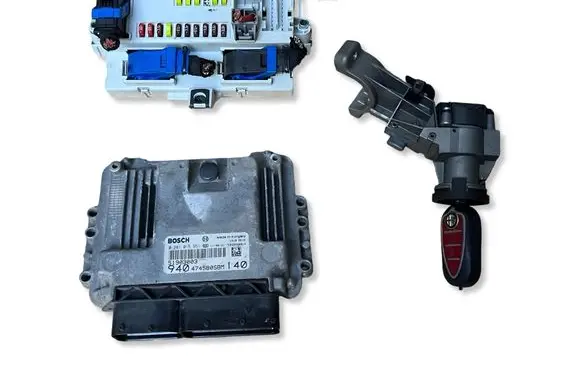 Alfa Romeo Giulietta Engine ECU kit and lock set 0281015951 51903003