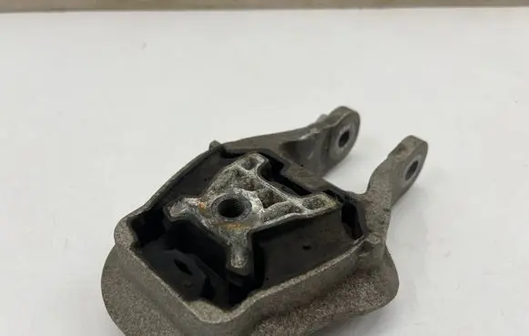 BMW 2 Active Tourer U06 Engine mounting bracket 9423384