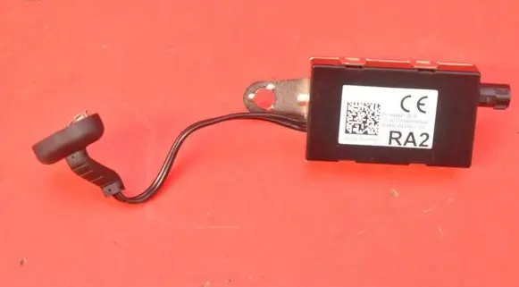 Tesla Model S Sound amplifier 1448947-00-B