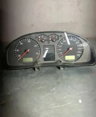 Volkswagen PASSAT B5 Speedometer (instrument cluster) 3B0920820A 110008961007