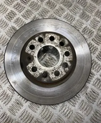 Volkswagen Golf V Front brake disc